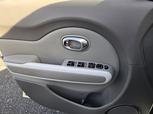 Used 2017 Kia Soul EV + w/ Sun & Fun Package image 26