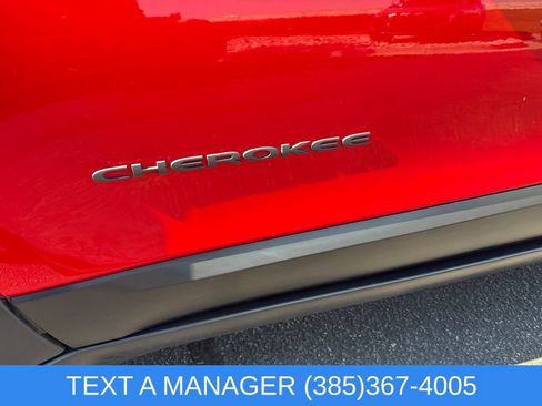 Used 2019 Jeep Cherokee Trailhawk AWD/4WD image 9
