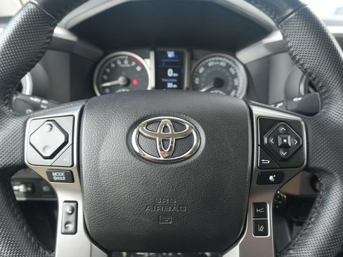 Used 2021 Toyota Tacoma SR5 AWD/4WD image 36