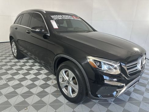 Used 2018 Mercedes-Benz GLC 300 w/ Premium Package image 2