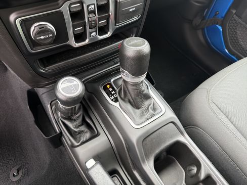 Used 2023 Jeep Gladiator Sport AWD/4WD image 35