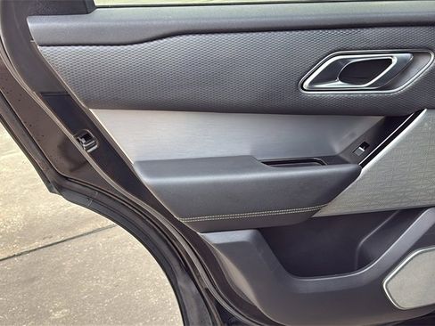 Used 2020 Land Rover Range Rover Velar R-Dynamic S image 17