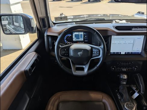 Used 2024 Ford Bronco Outer Banks AWD/4WD image 3