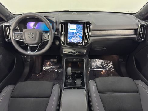 Used 2023 Volvo C40 P8 Recharge Ultimate image 12