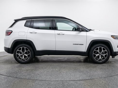 Used 2025 Jeep Compass Limited AWD/4WD image 11