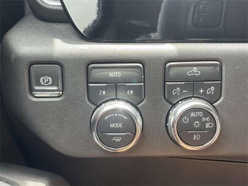 New 2025 GMC Sierra 1500 Elevation image 18