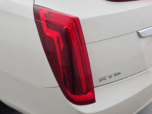 Used 2013 Cadillac XTS Platinum image 32