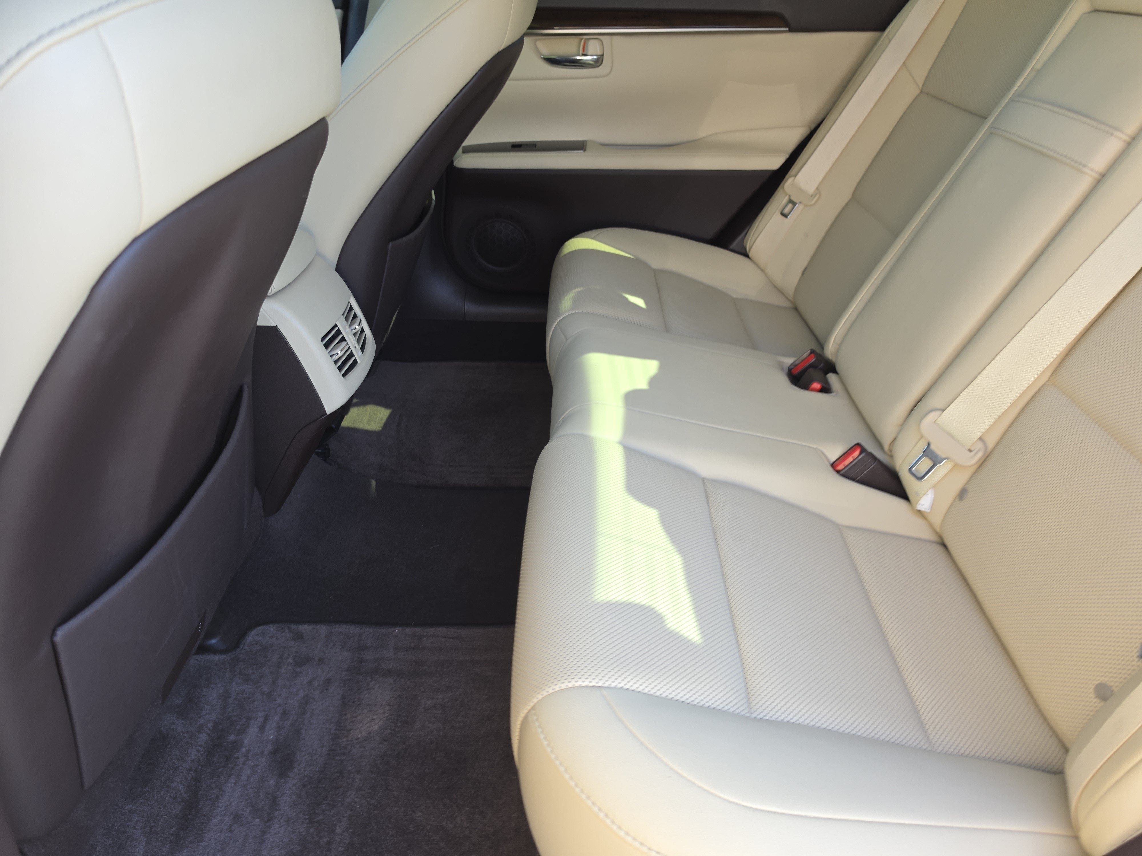 Used 2016 Lexus ES 350 w/ Premium Package w/Wood Trim FWD image 10