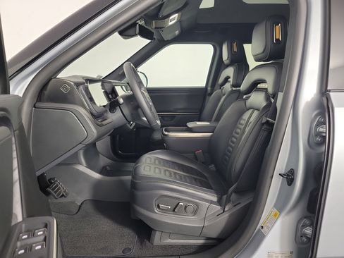 Used 2025 Rivian R1T Adventure image 20