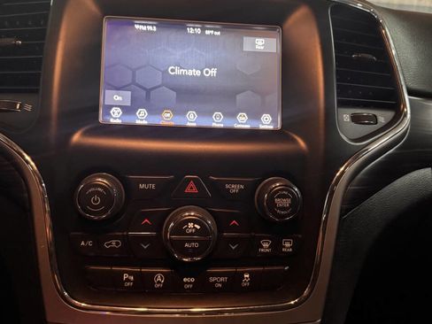 Used 2019 Jeep Grand Cherokee Laredo image 27