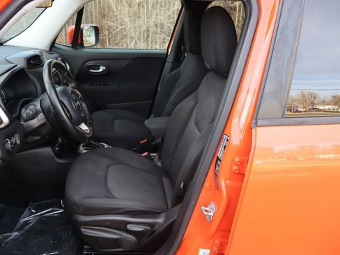 Used 2016 Jeep Renegade Latitude w/ Cold Weather Group image 19