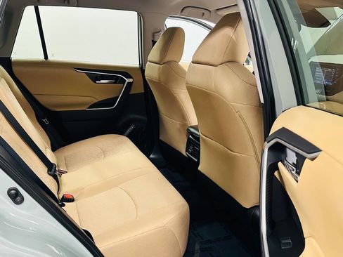 Used 2021 Toyota RAV4 XLE w/ Carpet Mat Package (TMS) image 25