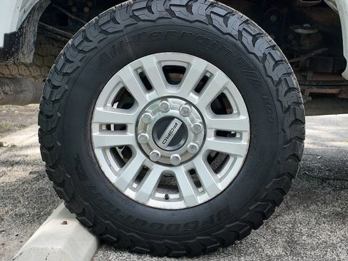 Used 2017 Ford F250 XL w/ STX Appearance Package AWD/4WD image 8