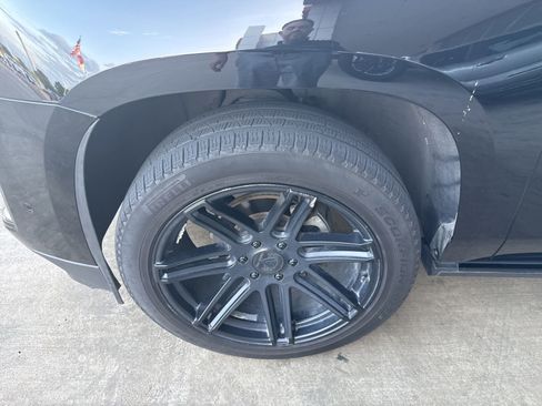 Used 2017 Cadillac Escalade ESV Platinum image 2