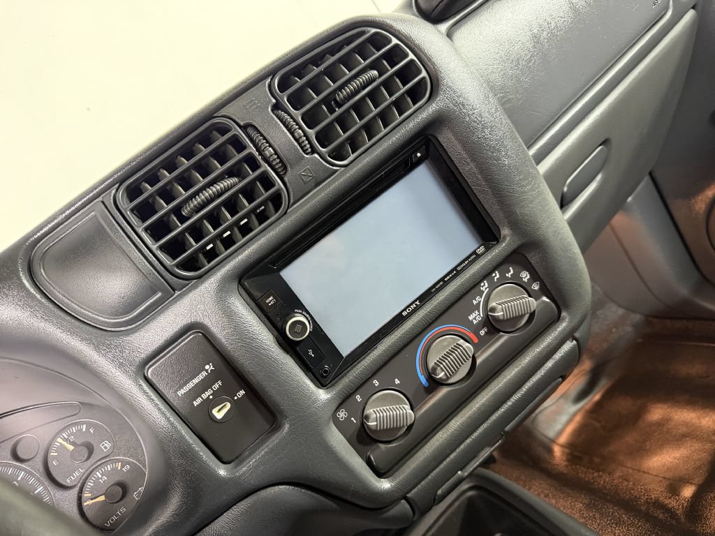 Used 2003 Chevrolet S10 Pickup 2WD Regular Cab image 29