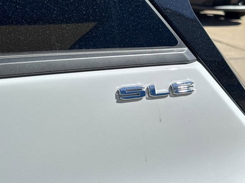 Used 2023 GMC Terrain SLE w/ Driver Convenience Package AWD/4WD image 15
