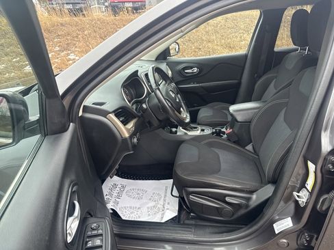 Used 2016 Jeep Cherokee Latitude w/ Cold Weather Group image 11