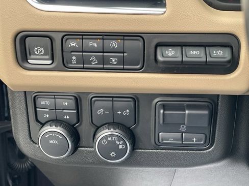 Used 2024 Chevrolet Tahoe Premier w/ Premium Package image 9