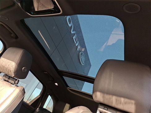 New 2026 Land Rover Range Rover Velar Dynamic SE image 10