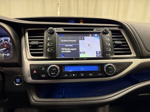 Used 2019 Toyota Highlander XLE image 28