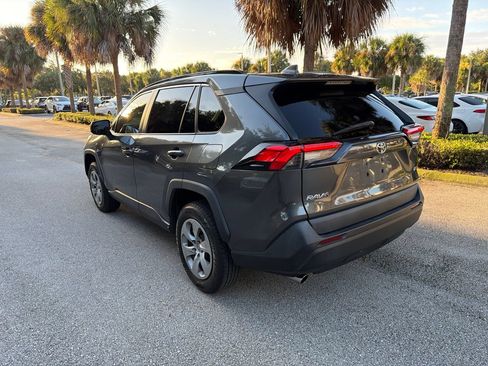 Used 2021 Toyota RAV4 LE FWD image 3