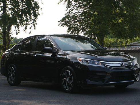 Used 2016 Honda Accord LX image 3