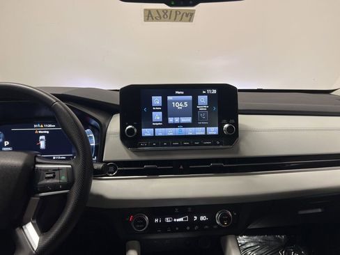 Used 2024 Mitsubishi Outlander SEL image 14