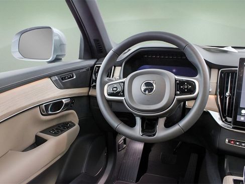 New 2026 Volvo XC90 B6 Plus w/ Protection Package Premier image 14