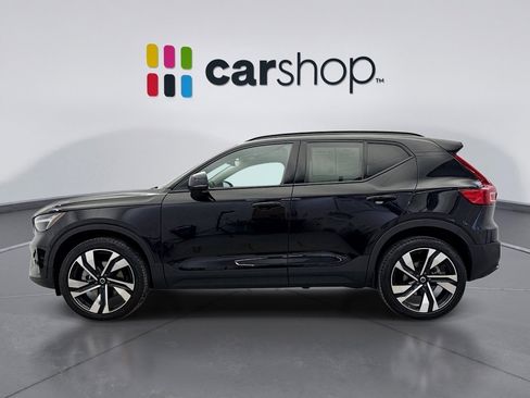 Used 2024 Volvo XC40 B5 Plus w/ Climate Package image 2