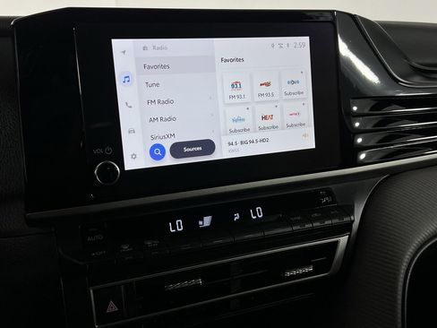 Used 2025 Toyota Camry SE image 17