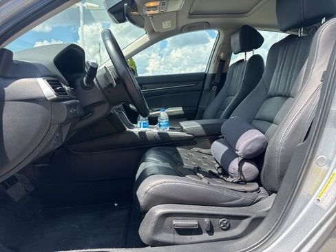 Used 2019 Honda Accord Touring image 18