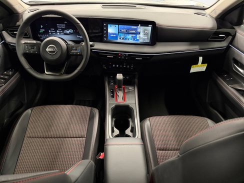 Used 2025 Nissan Kicks SR image 3