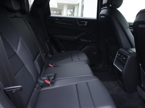 Used 2021 Porsche Cayenne image 22