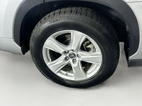 Used 2023 Toyota Highlander LE image 11