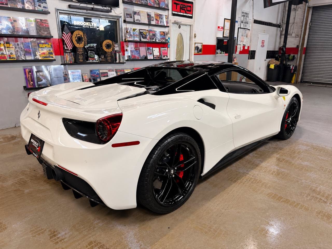 Used 2018 Ferrari 488 Spider RWD image 5