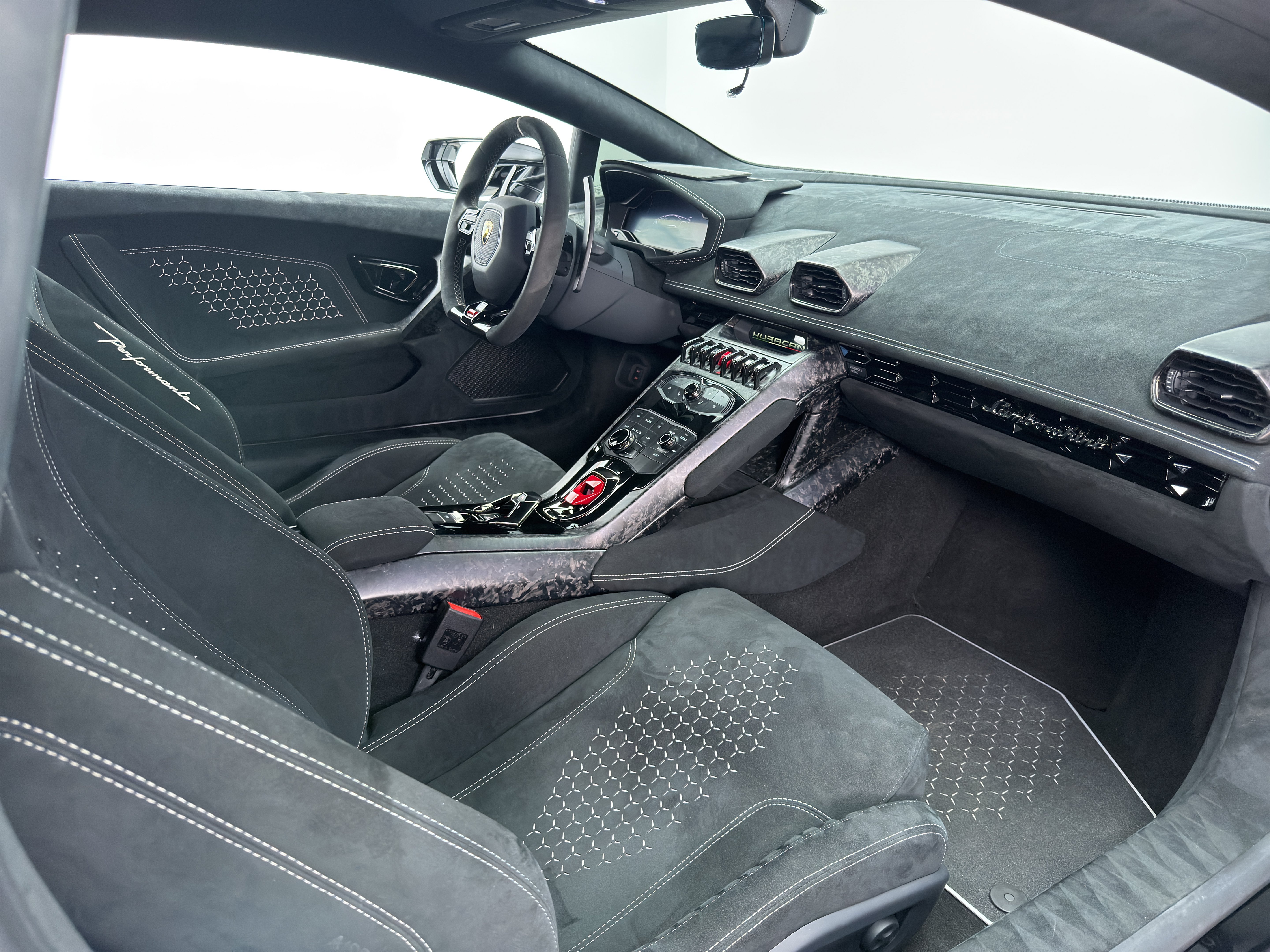 Used 2018 Lamborghini Huracan Performante AWD/4WD image 18