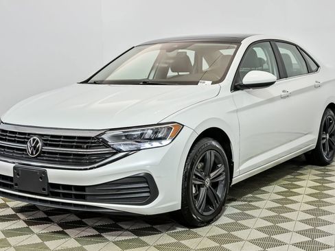 Used 2023 Volkswagen Jetta SE w/ Panoramic Sunroof Package image 5