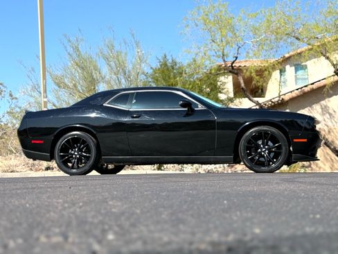 Used 2018 Dodge Challenger SXT w/ Blacktop Package image 7