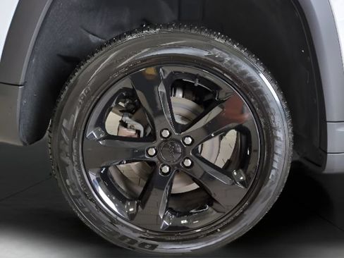 Used 2023 Jeep Grand Cherokee Altitude AWD/4WD image 26