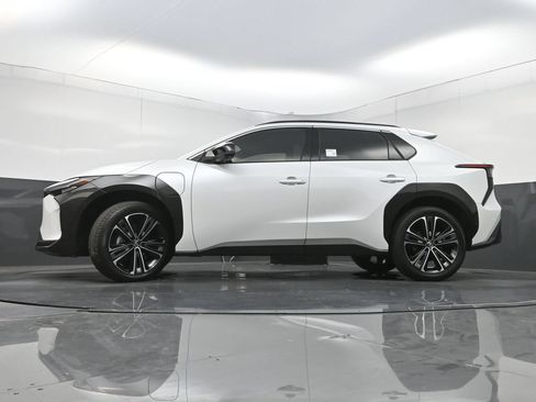 Used 2024 Toyota bZ4X AWD w/ Weather Package image 28