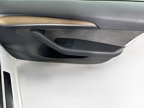 Used 2023 Tesla Model 3 Standard Range image 31