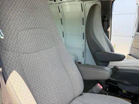 Used 2013 Chevrolet Express 2500 RWD image 26