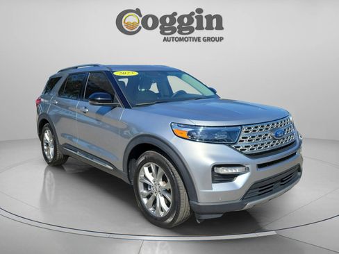 Used 2023 Ford Explorer Limited w/ Equipment Group 301A image 5