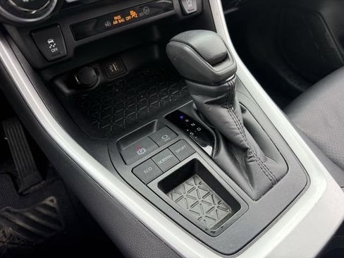 Used 2025 Toyota RAV4 XLE w/ Convenience Package image 19