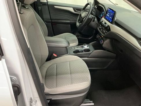 Used 2022 Ford Escape SE image 18