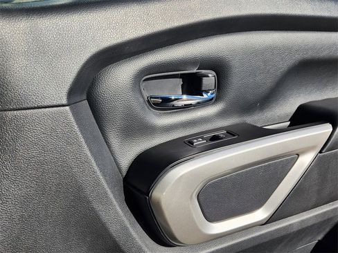 Used 2023 Nissan Titan SV image 18