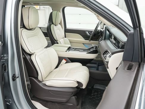 Used 2022 Lincoln Navigator L Black Label AWD/4WD image 28