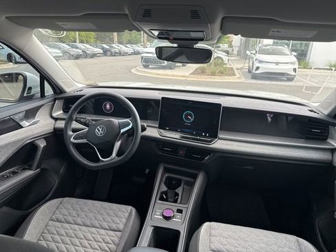Used 2025 Volkswagen Tiguan S FWD image 12