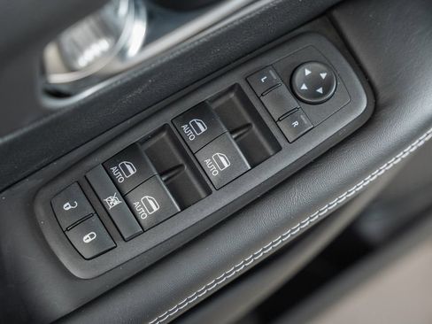 New 2026 Chrysler Pacifica Select AWD/4WD image 39
