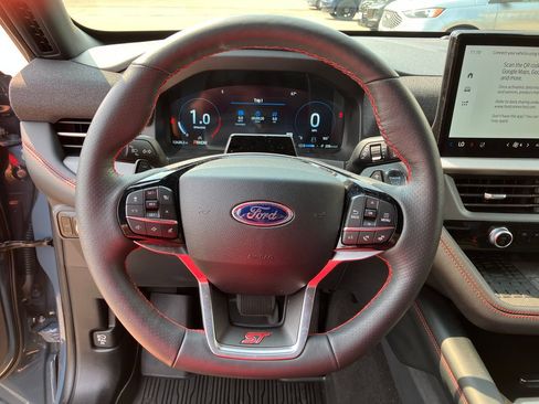 Used 2025 Ford Explorer ST AWD/4WD image 10